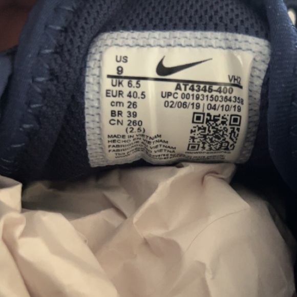 New without tags- Nike Viale Tech Racer
Blue/Pink - Picture 6 of 13